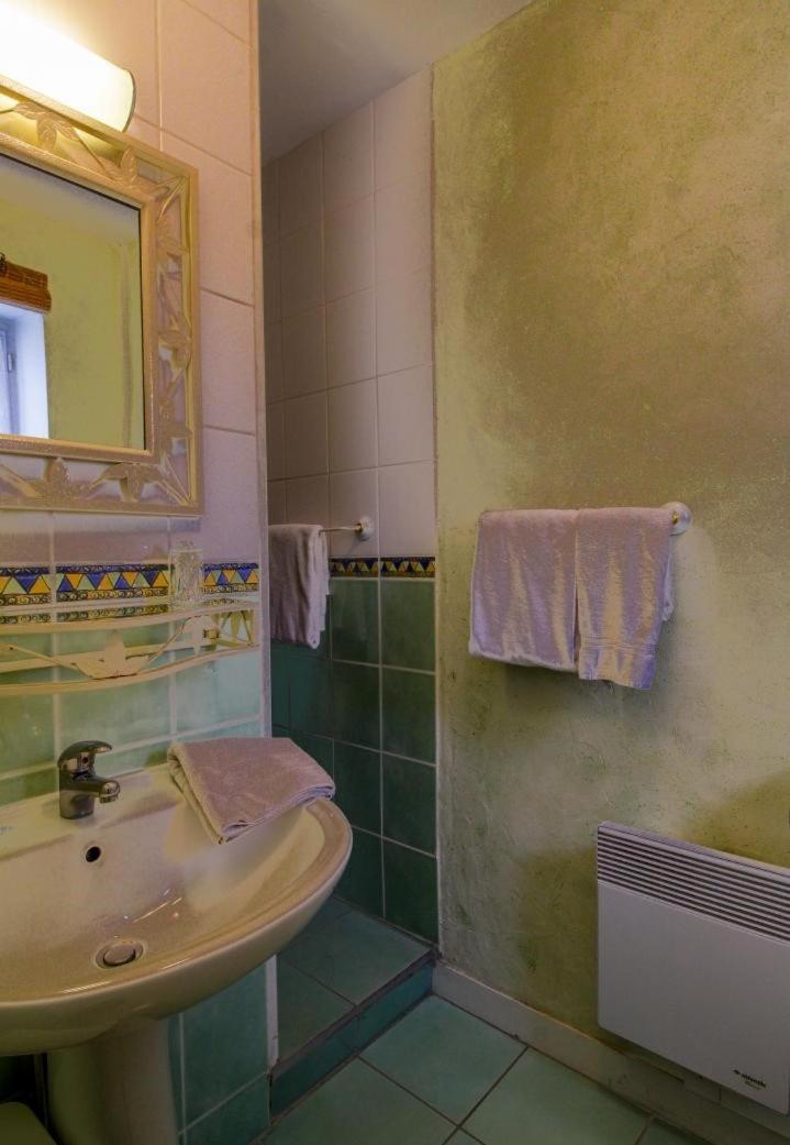 Le Logis Du Canal Bed & Breakfast Marennes  Bagian luar foto